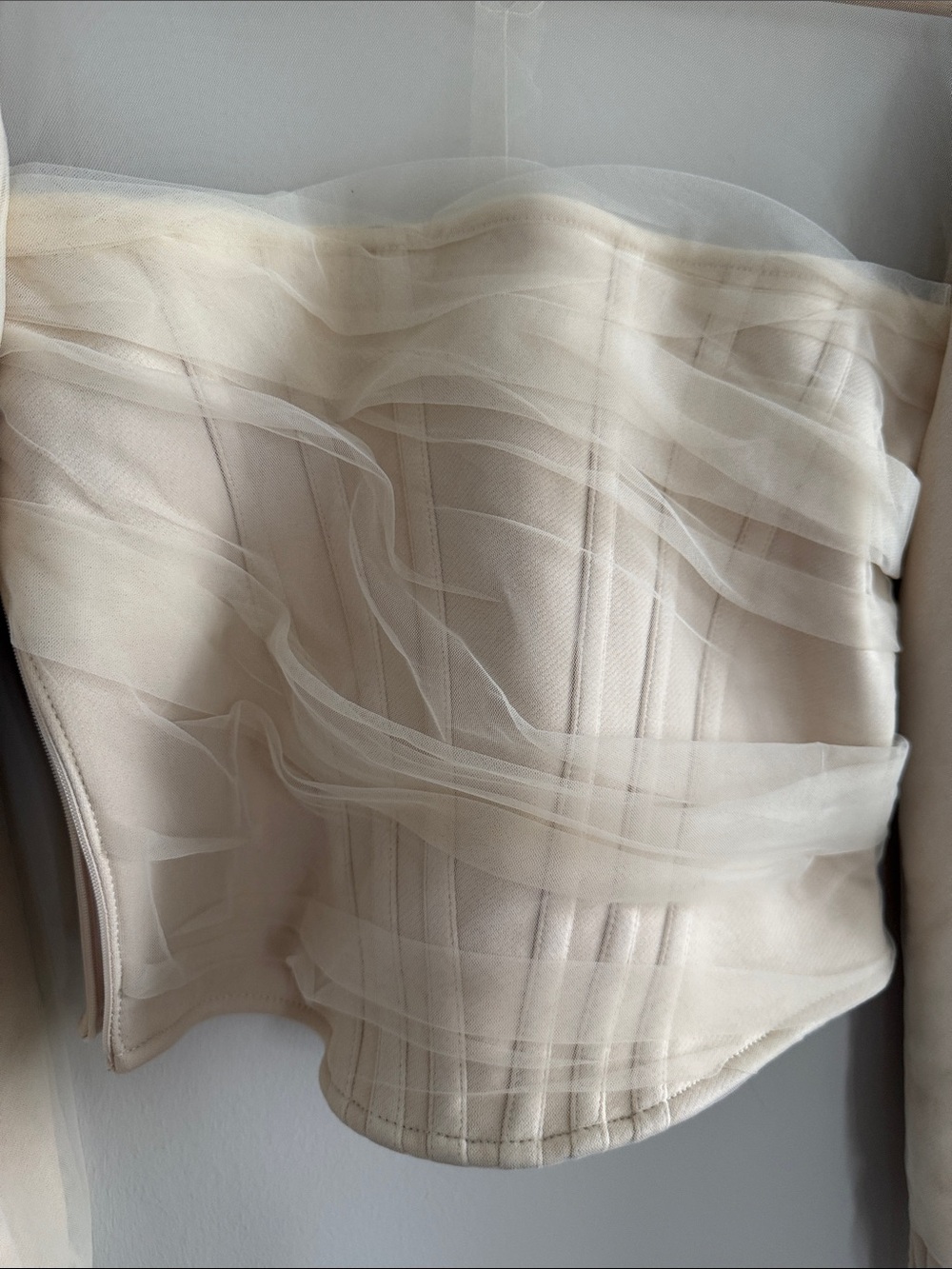 Structured Sheer Cream Puff-Sleeve Cropped Top - Picture 3 of 7